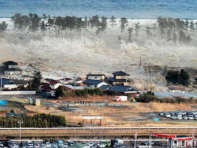 TSUNAMI JEPANG