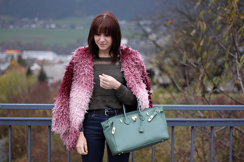 outfit-trend-fashionblogger-minkpink-fluffy-jacke-fakefur-fauxfur-asos-pink-rosa-burgund-highwaist-jeans-supertrash-boots-stiefel-tasche-hermes-birkin-grün-ebay