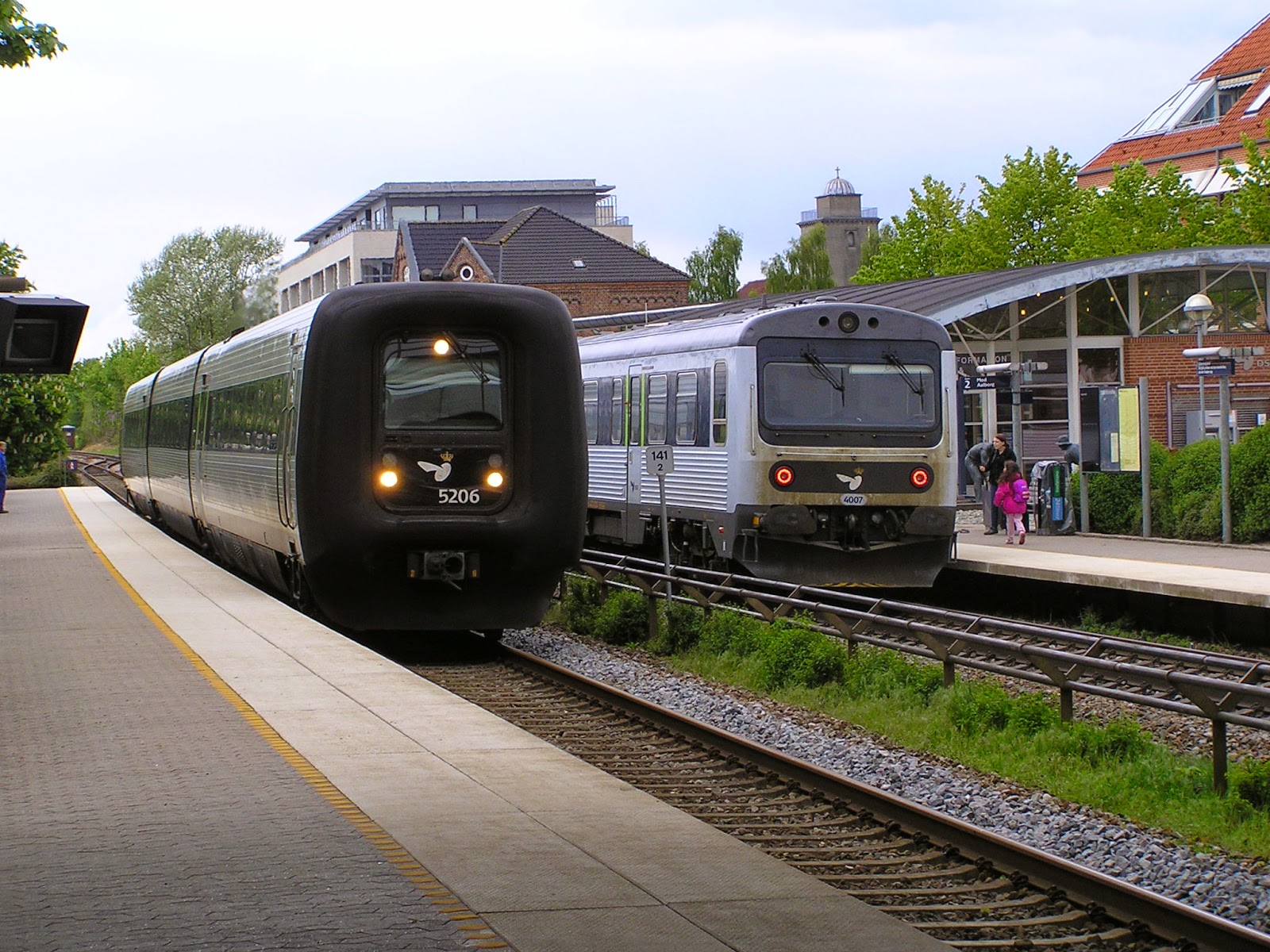 jernbane oplevelser, store og små Hadsten station.