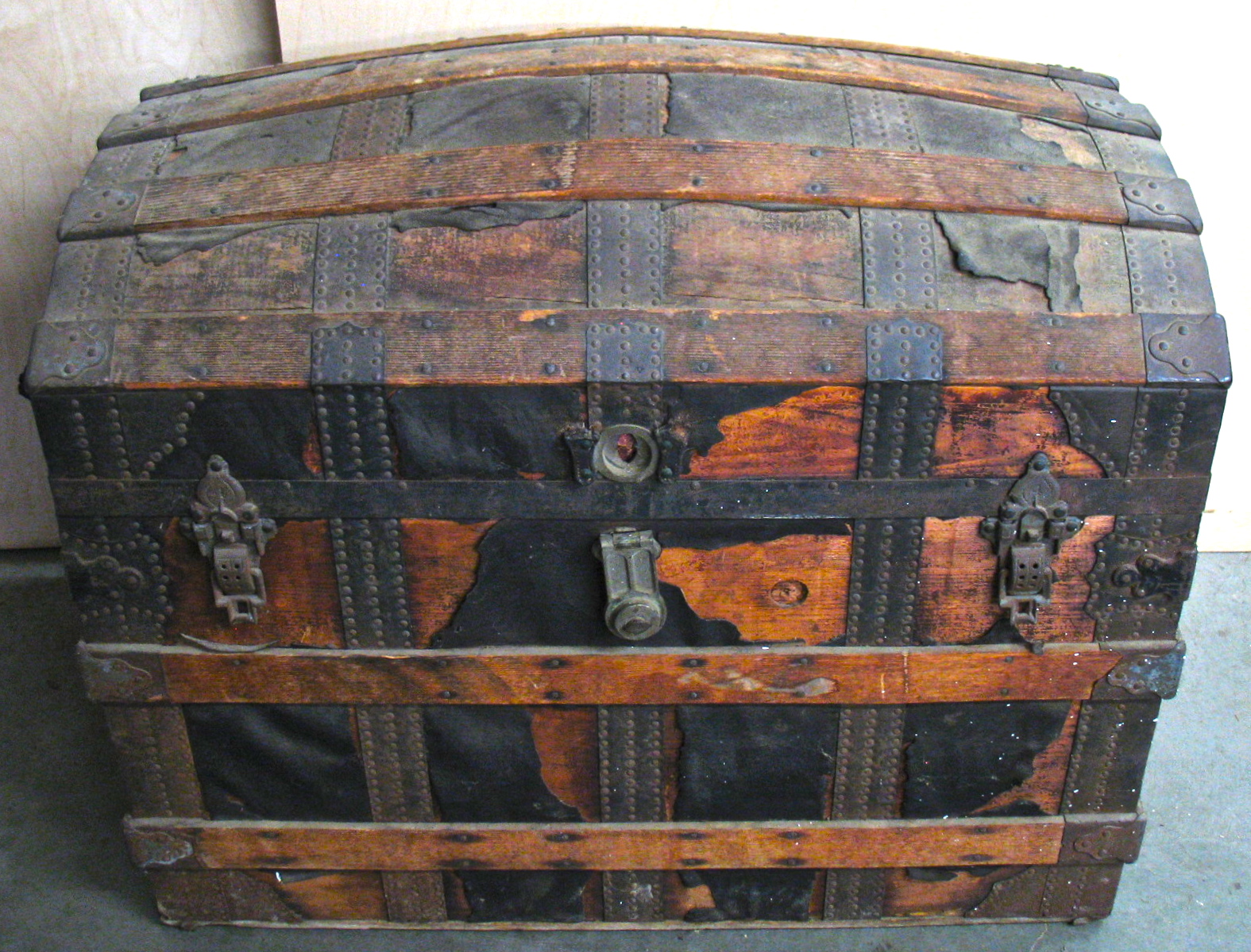 The Craftsman An 1870's Steamer Trunk comes out clean