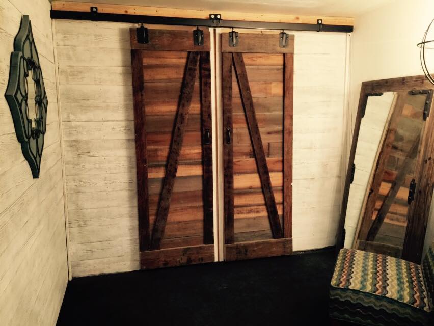 One Thrifty Chick DIY Dressing Rooms { Budget Designs }