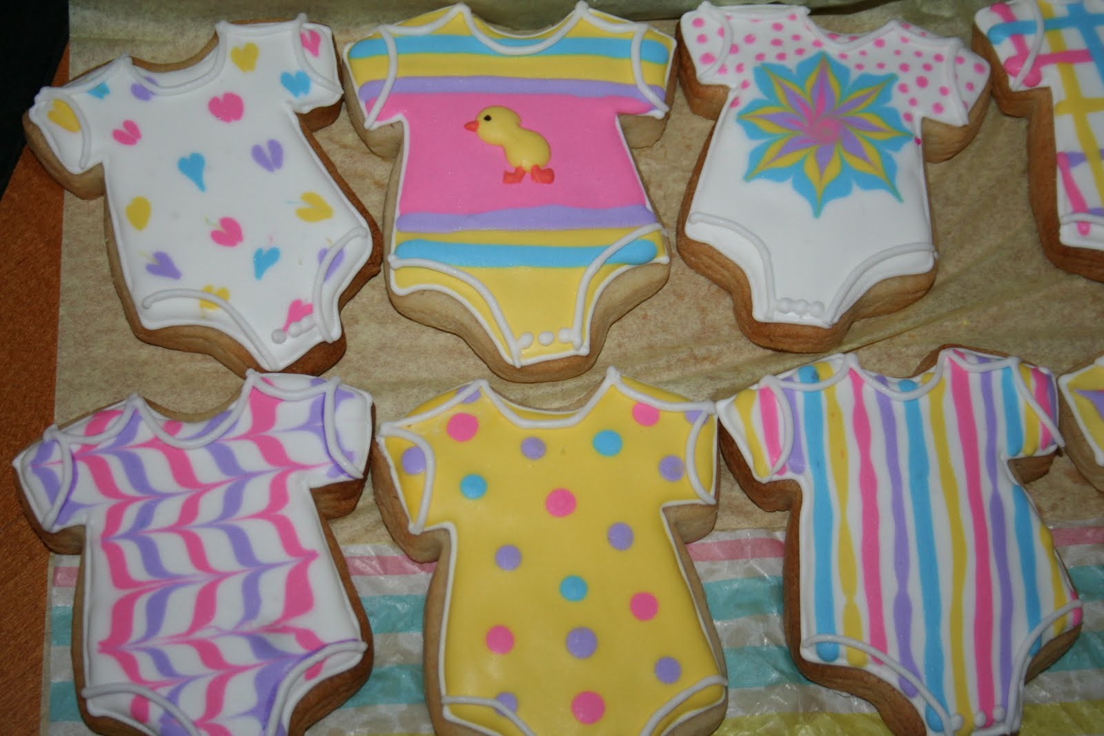 CAKES AND MORE Baby Shower onesie cookies