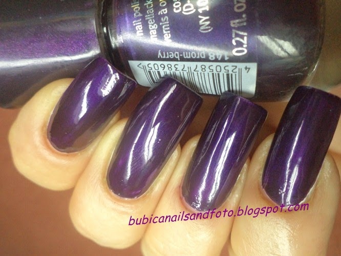 Simple Nails 675 Prom Berry 148 Essence Nail Polish