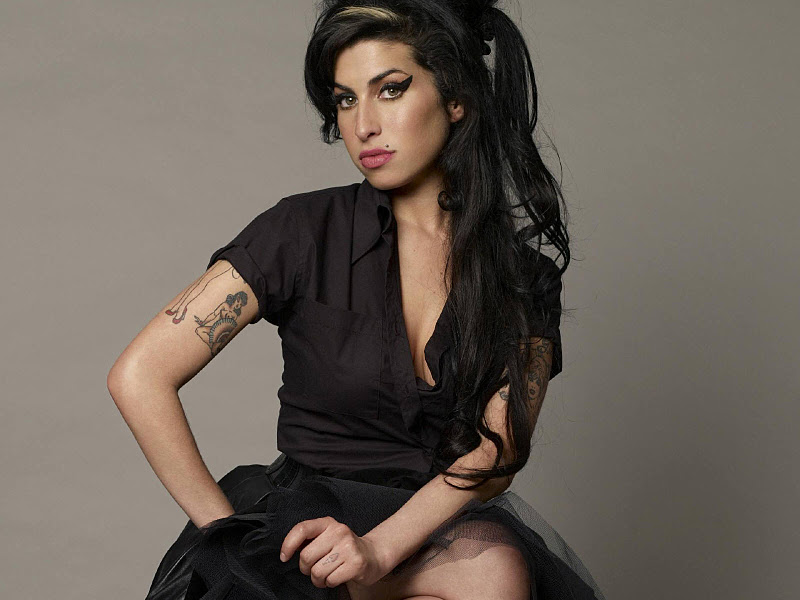 Cartoon Log Hot Model Amy Winehouse in Long Black hair