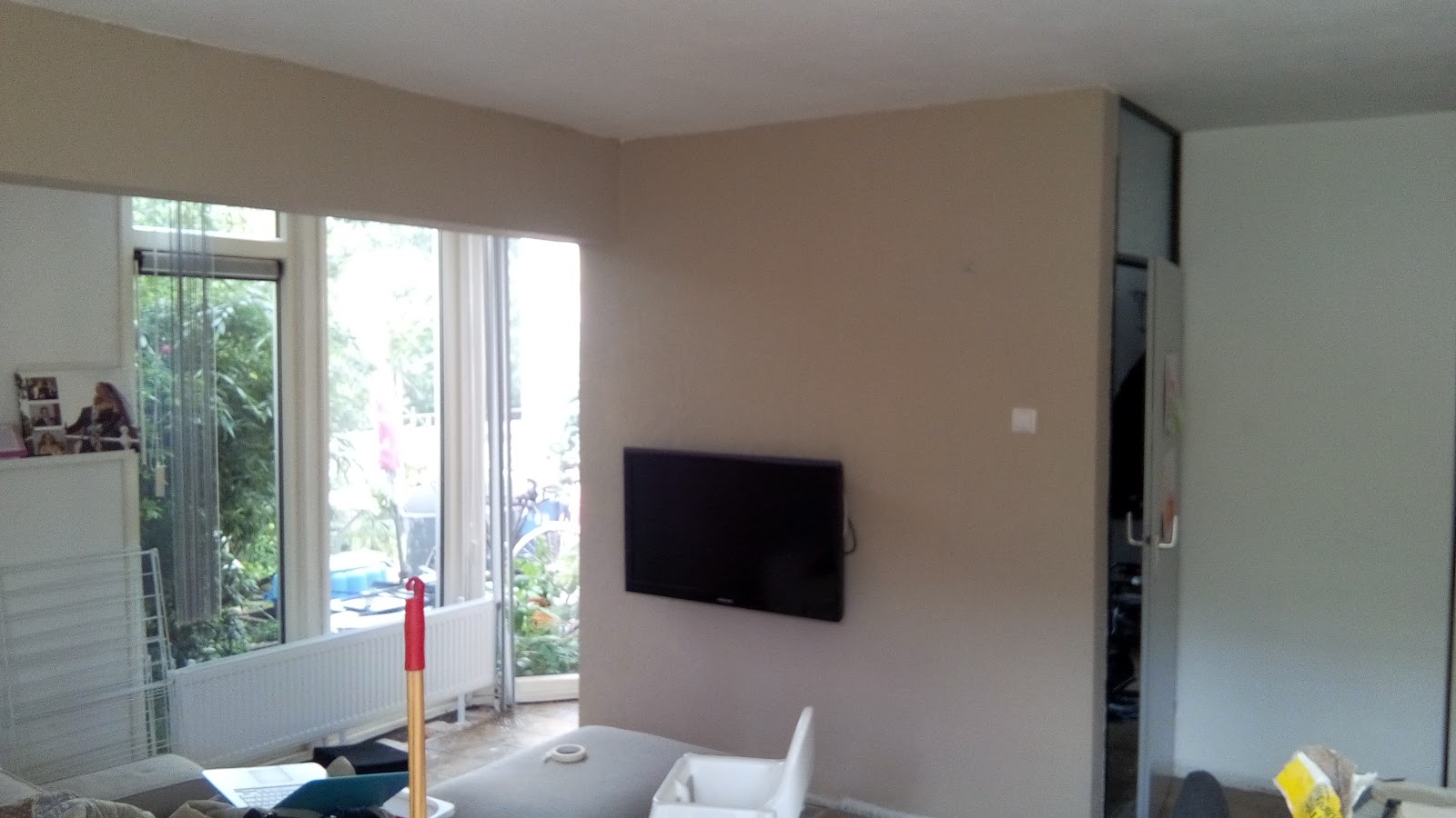 Woonkamer groen verven: muur kleur grijs groen anortiz for ...