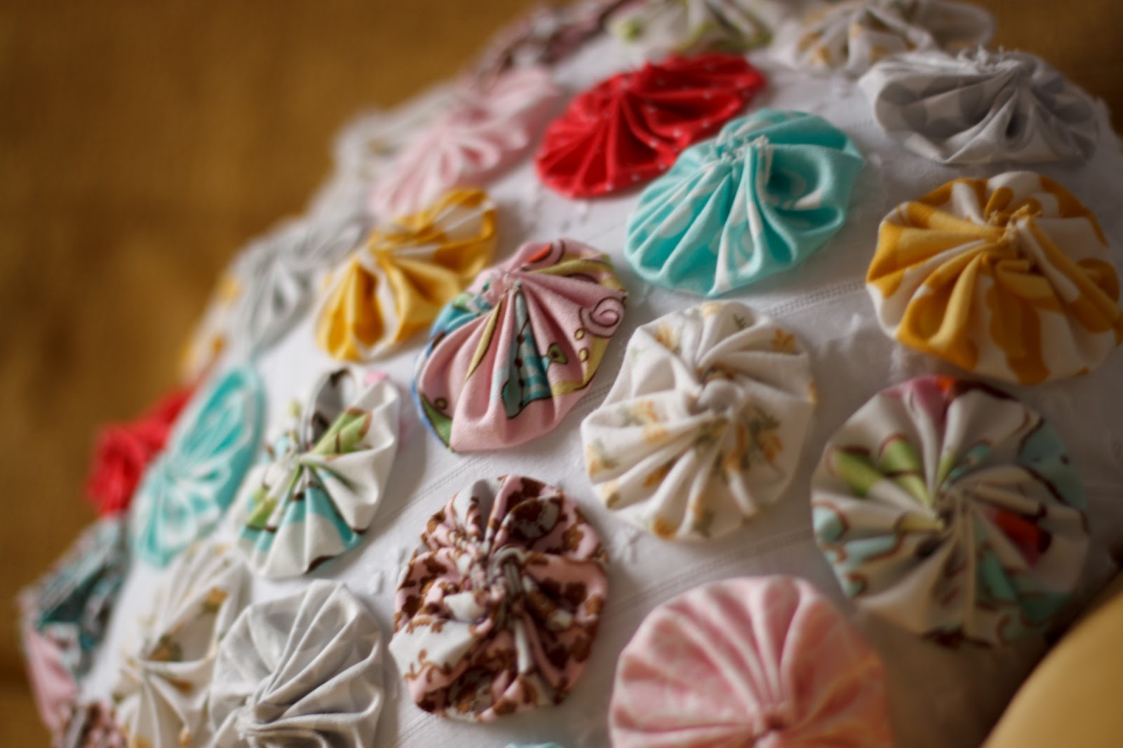 Elizabeth Lou & Company YoYo Pillow HowTo