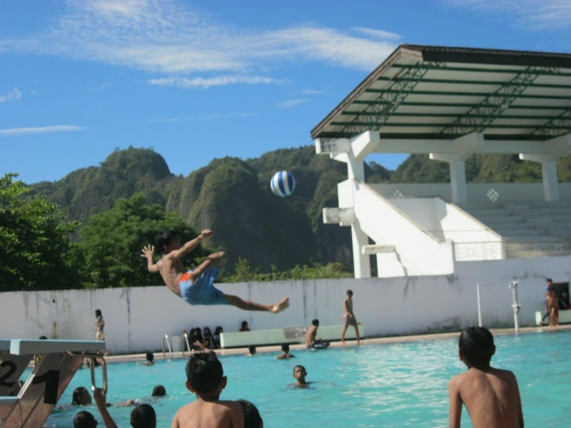 Lingkar Study Rumput: Berlibur di Kolam Renang PT Semen Tonasa