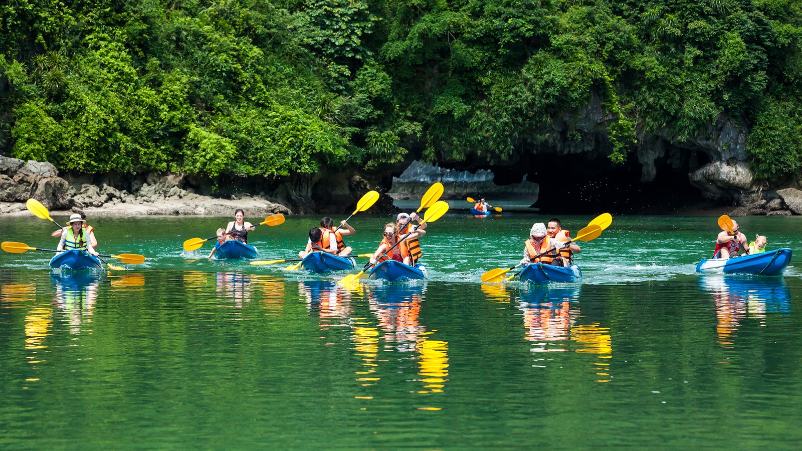 Discover natural landscape with Ha Long kayak Vietnam Travel Blog