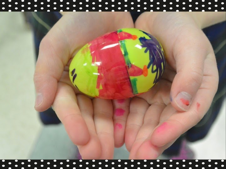 Decorating Easter Eggs with Permanent Ink Markers Pretty "egg