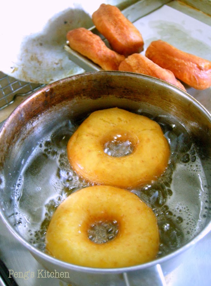 Peng's Kitchen Pumpkin Doughnuts