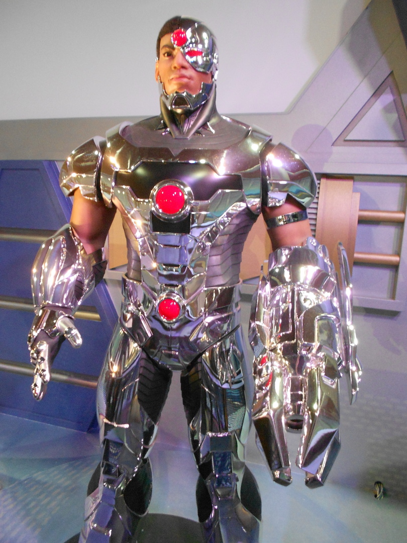 NewsPlusNotes A Closer Look at the New Justice League Ride