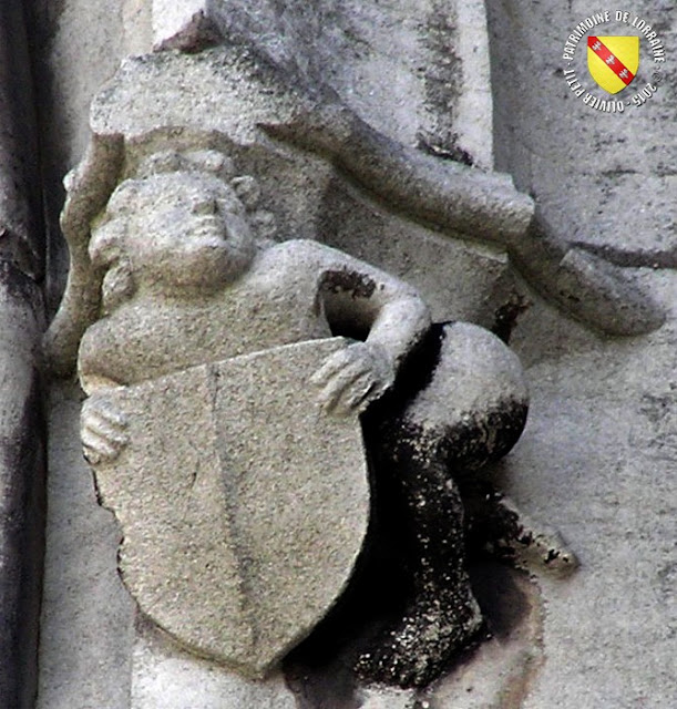 SAINT-NICOLAS-DE-PORT (54) - Basilique Saint-Nicolas (Extérieur - Culots sculptés)