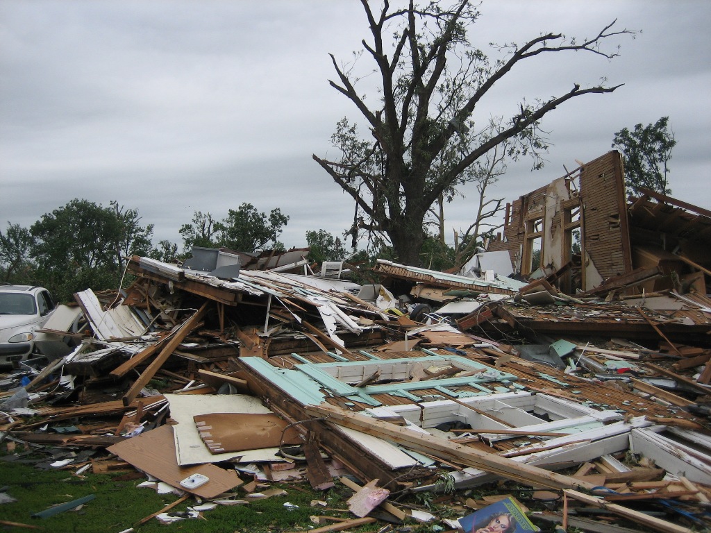 CORNER'S ACTIVITIES 2nd ESO One tornado destroyed a house.