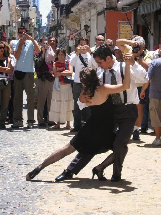  Tango en las calles de San Telmo, Buenos Aires