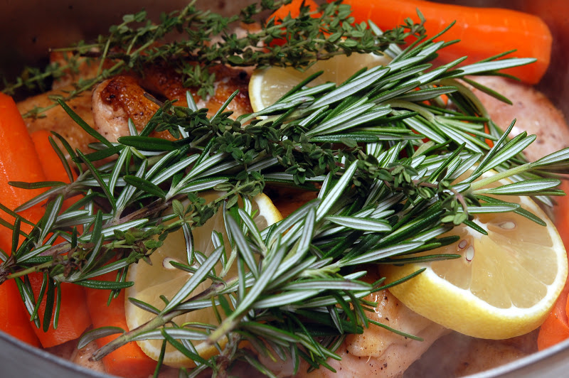 GLUTEN FREE HUGS & COOKIES XO CHICKEN COQ AU VIN MEETS A SPLASH OF