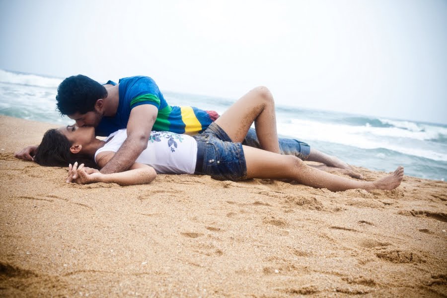 Get Love Story Valobasar Romantic Pic Gif