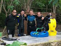 El equipo de buzos a saco