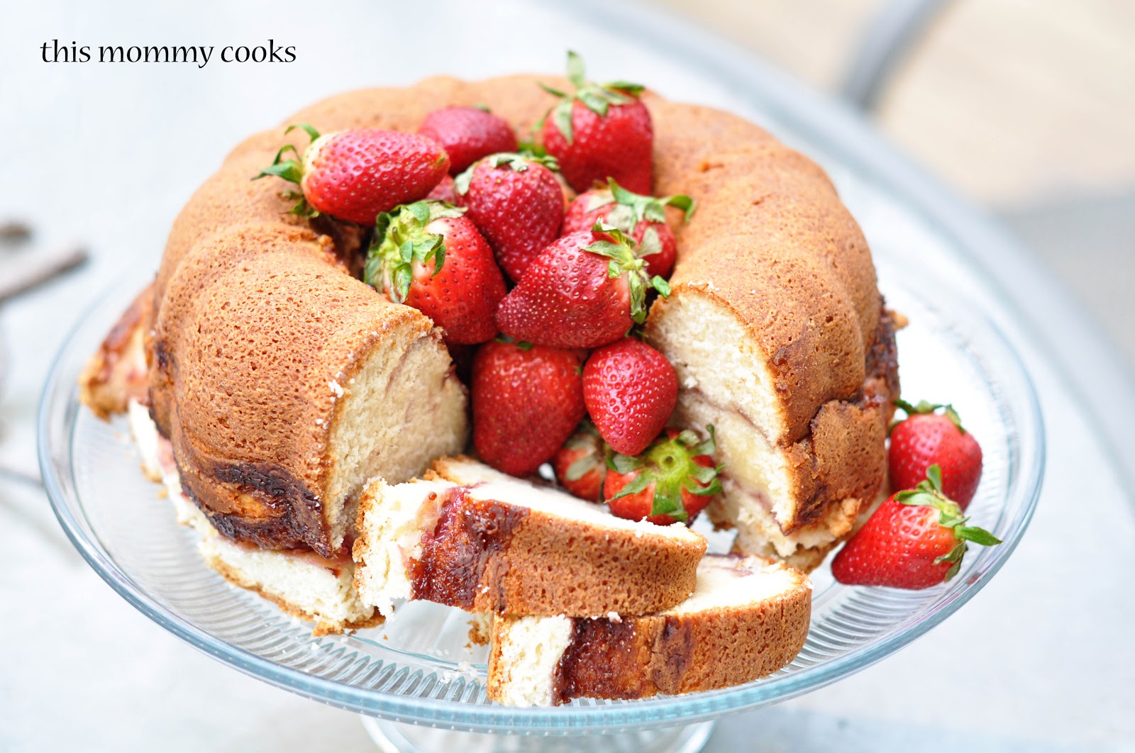 Strawberry bundt cake recipe with strawberry swirl