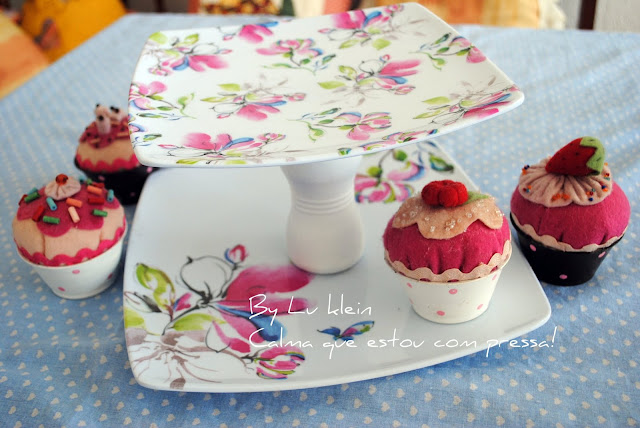 PRATO DE DOIS ANDARES PARA CUP CAKES ! COM TUTORIAL! CALMA, QUE ESTOU COM PRESS Artesanato Feito Com Juta Passo A Passo ~ PRATO DE DOIS ANDARES PARA CUP CAKES ! COM TUTORIAL! CALMA, QUE ESTOU COM PRESS