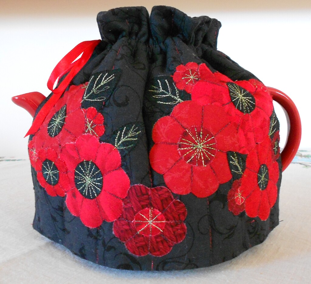 Kiwi Klippings Red on Black Tea Cosy