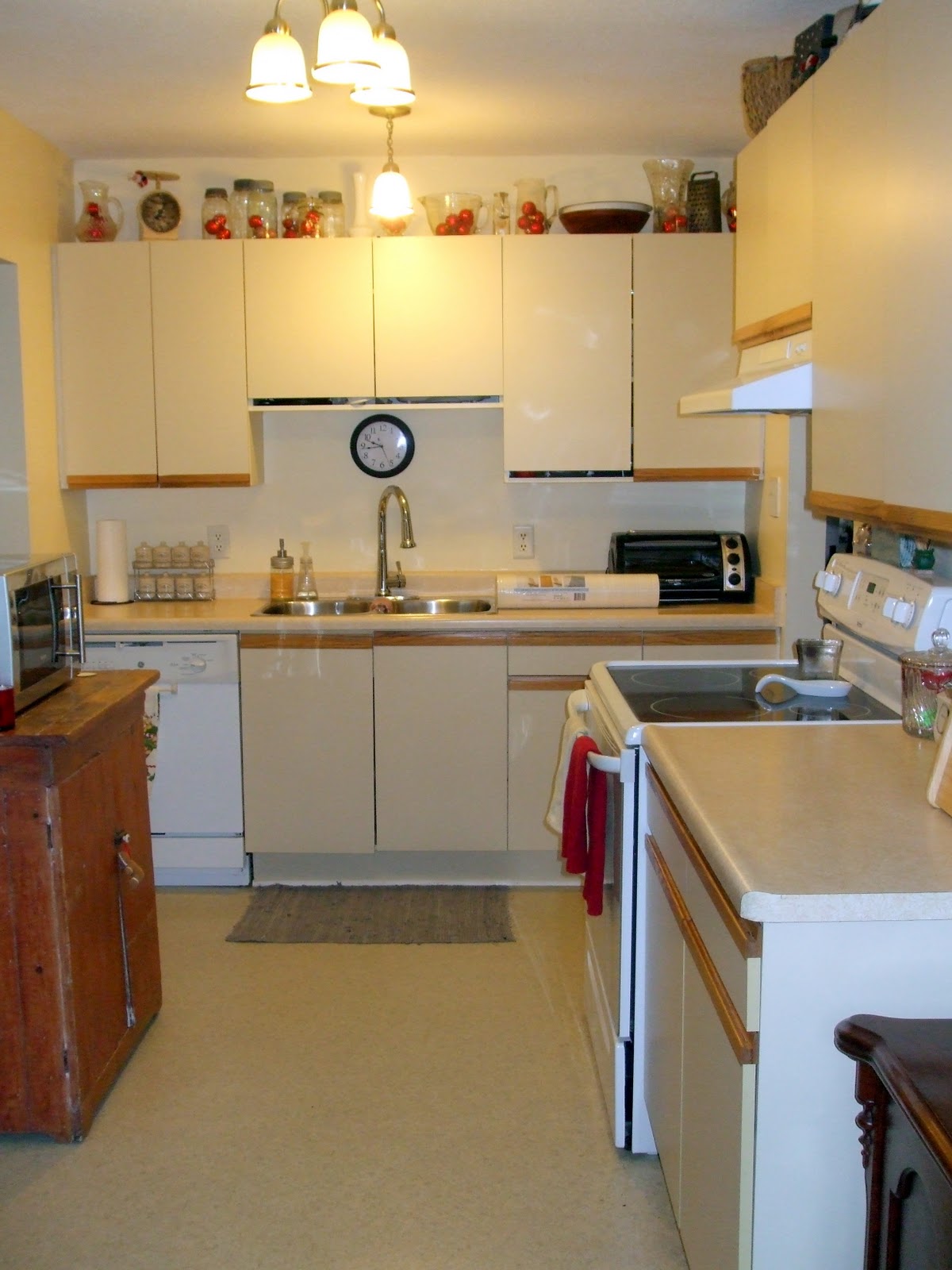 Simply Chic Treasures Kitchen Cabinet Makeover Part 1