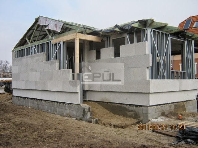 Épül Kft. - Habbeton házak - www.habbeton.com Épül Kft. - Habbeton házak - www.habbeton.com