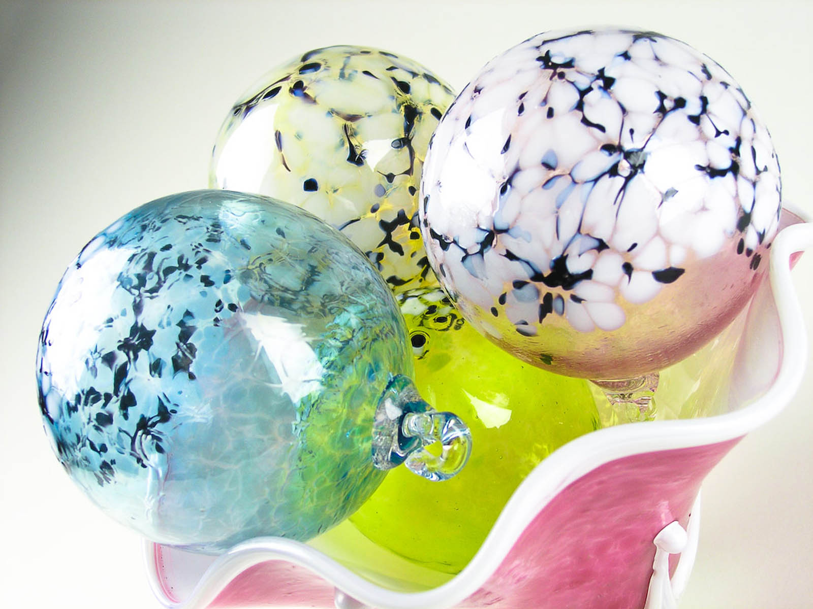 XS Wallpapers HD Glass Balls Desktop Backgrounds