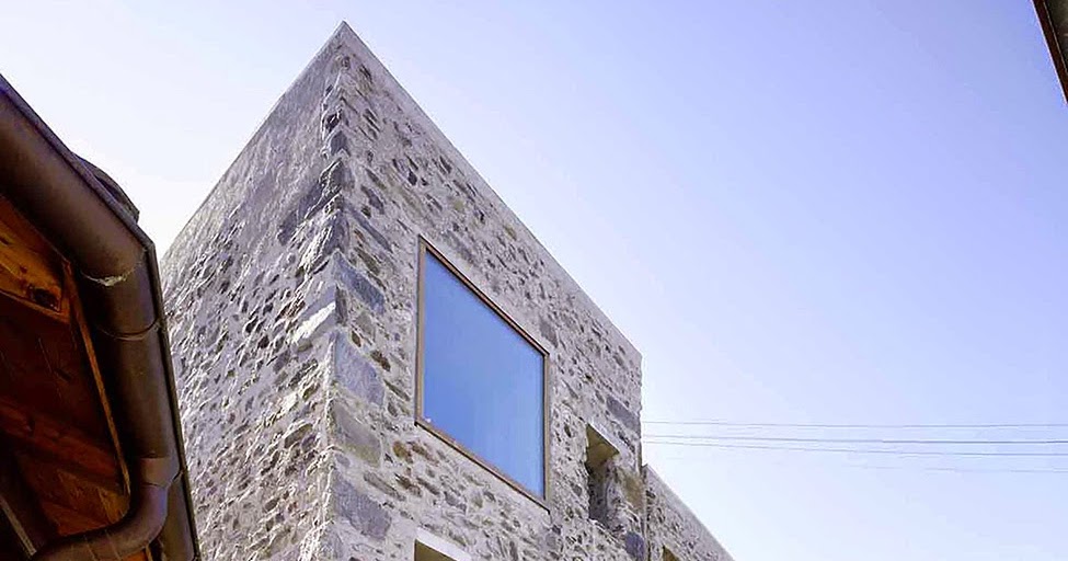 Die Wohngalerie Grosse Fenster Als Stilmittel Einer Sanierung Im Denkmalgeschutzten Steinhaus