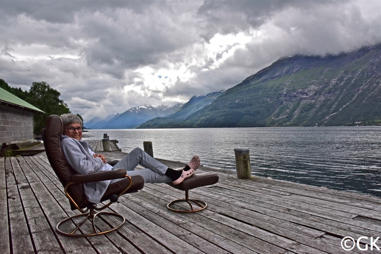 Relaxen am Granvinfjord, einem Finger des Hardangerfjords.
