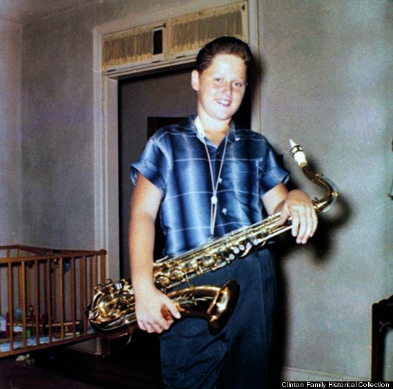 FOTOS GUAPAS Y ROCKERAS - Página 23 Young+Bill+Clinton+with+his+saxophone,+1958