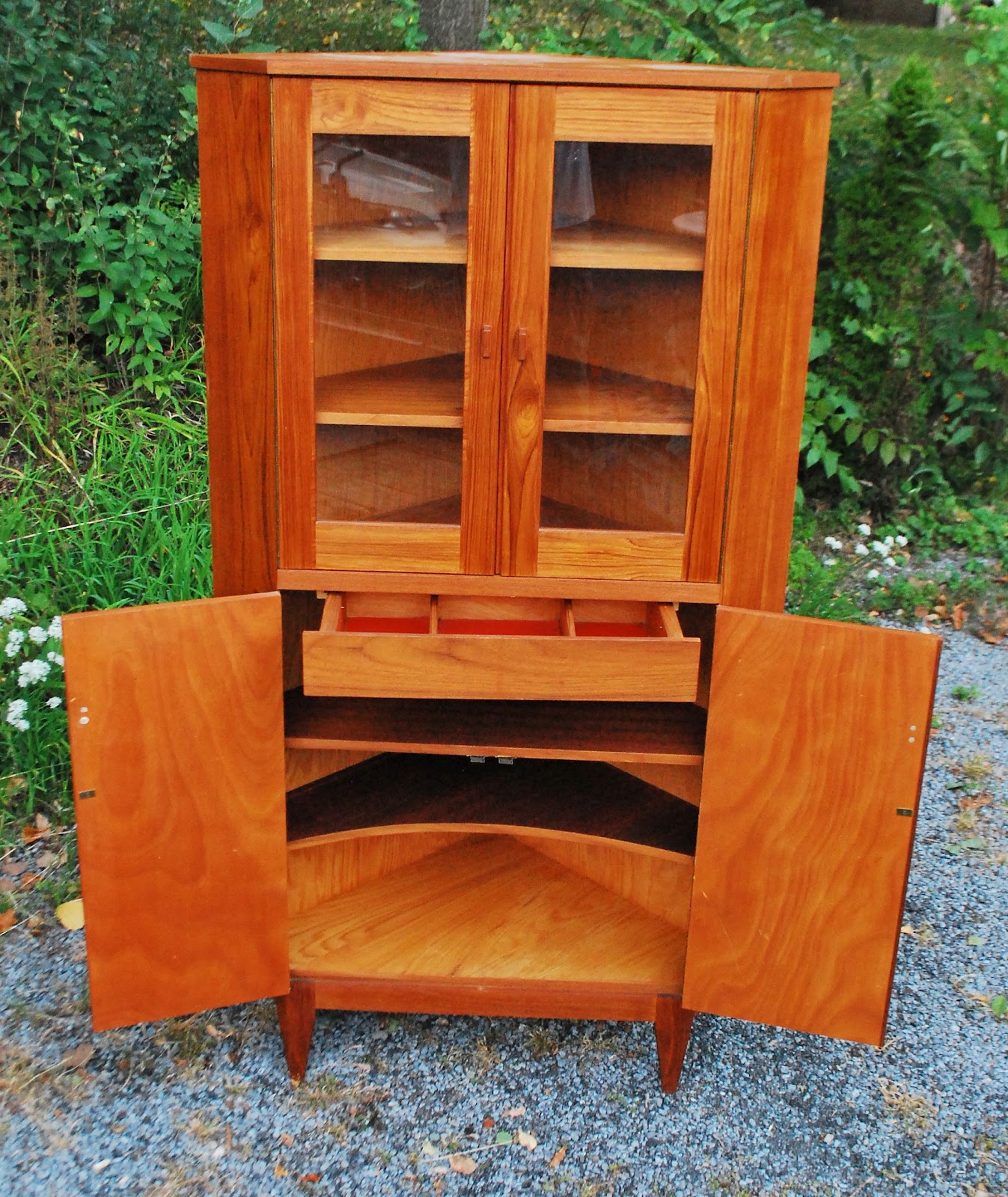 Tribute 20th Decor Vintage Teak Corner