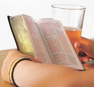Só um pouquinho, pode!  ??  CCB e o consumo de bebida alcoólica Beer+and+bible