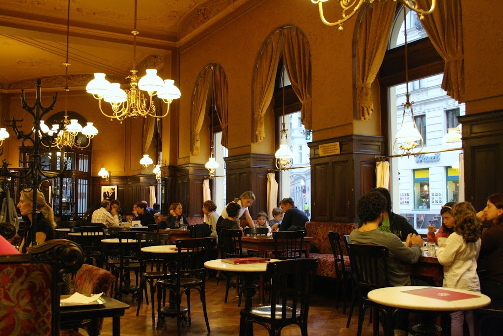 Deutsche Dialoge - Im Cafe Learn German
