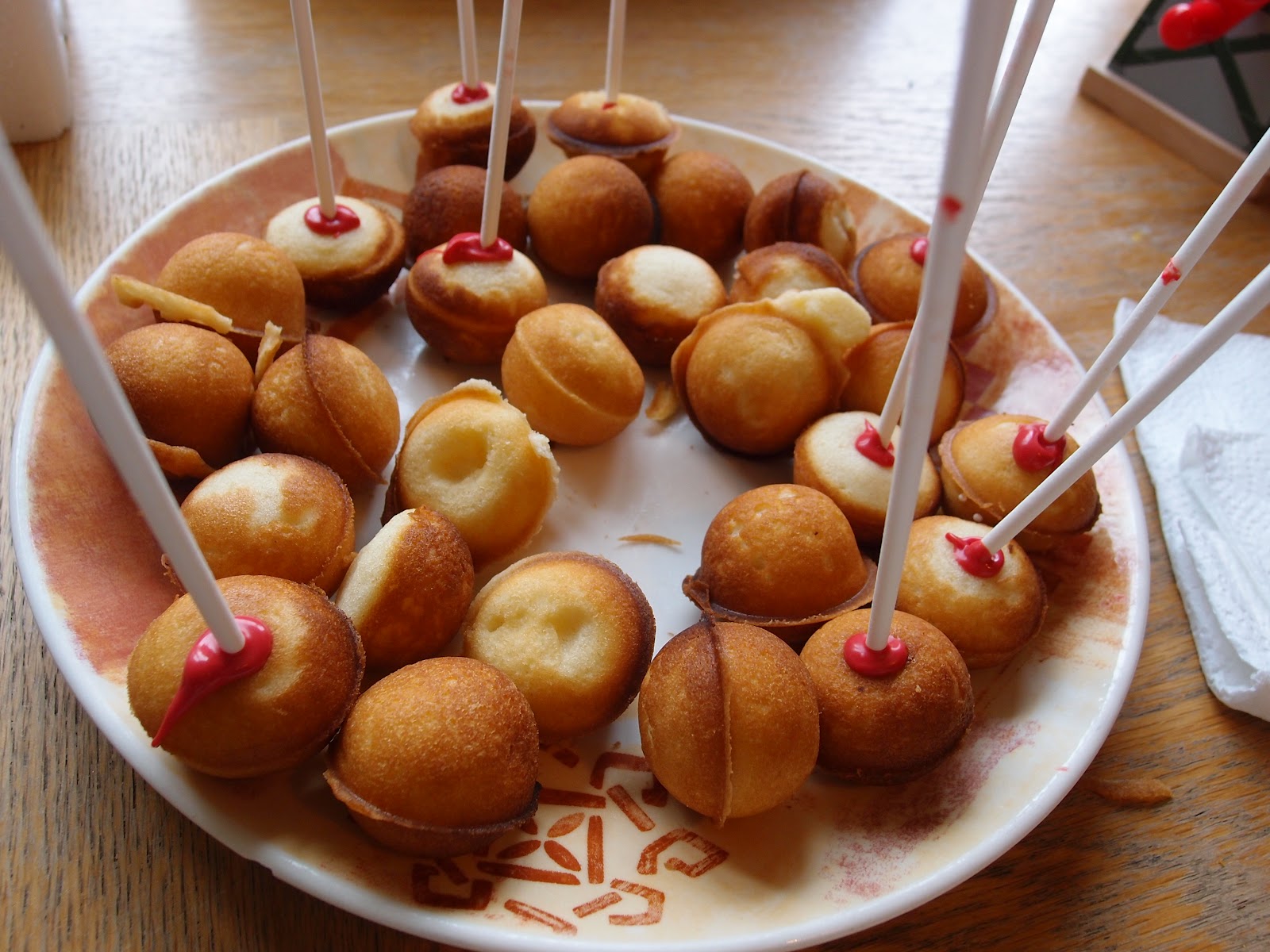 Sweet Craftiness Review Cake Pop Maker from www.lakeland.co.uk