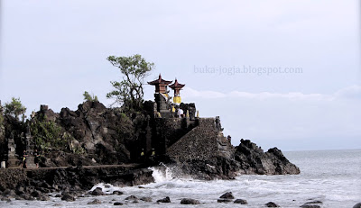 Pura Batu Bolong, Pura di Lombok, Pura tertua, wisata lombok, wisata religi