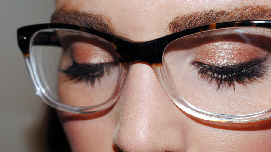 Eye Makeup for Glasses Wearers matte+crimson