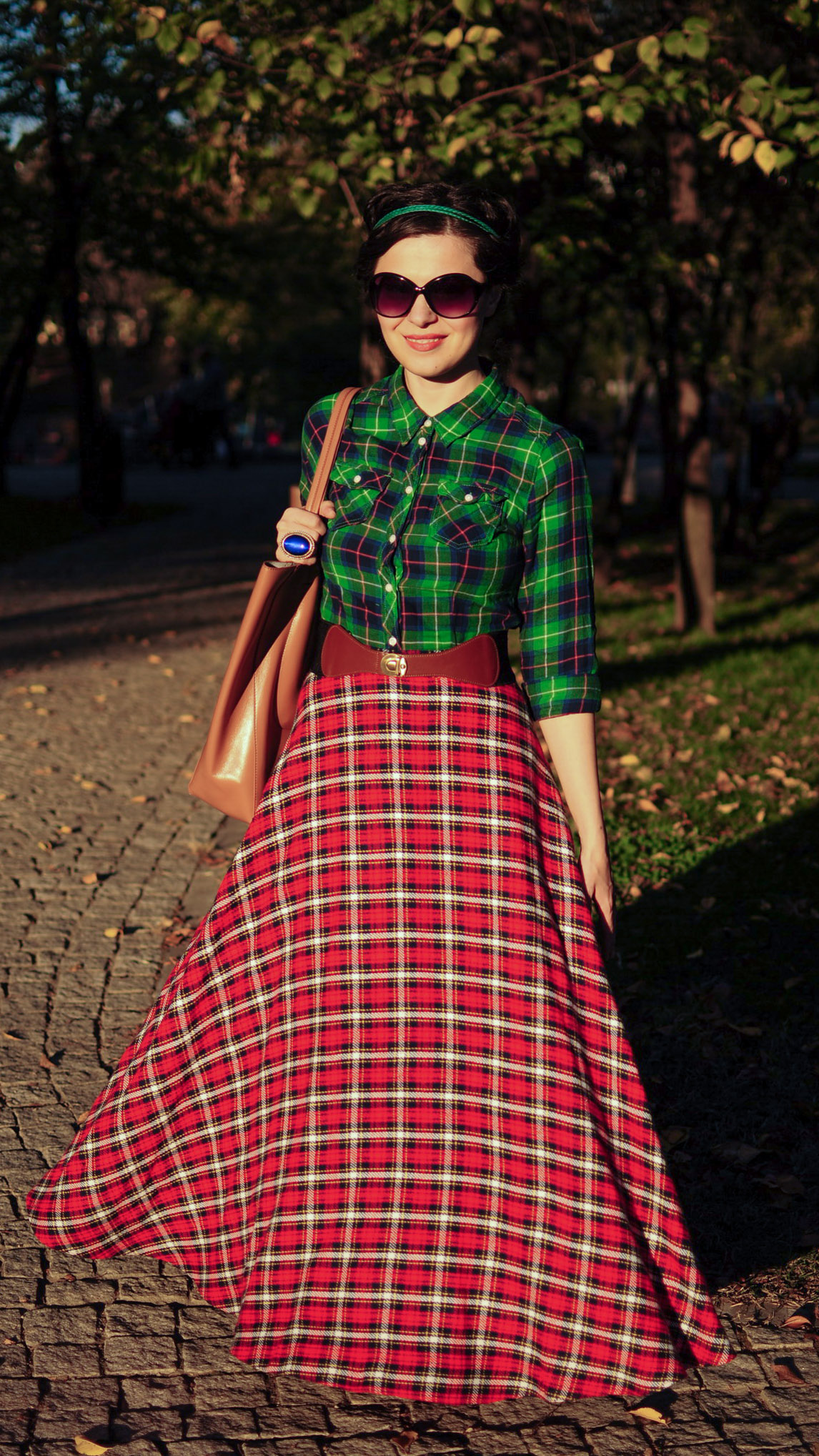 tartan maxi skirt tartan shirt green burgundy maxi bag autumn fall leaves scenery