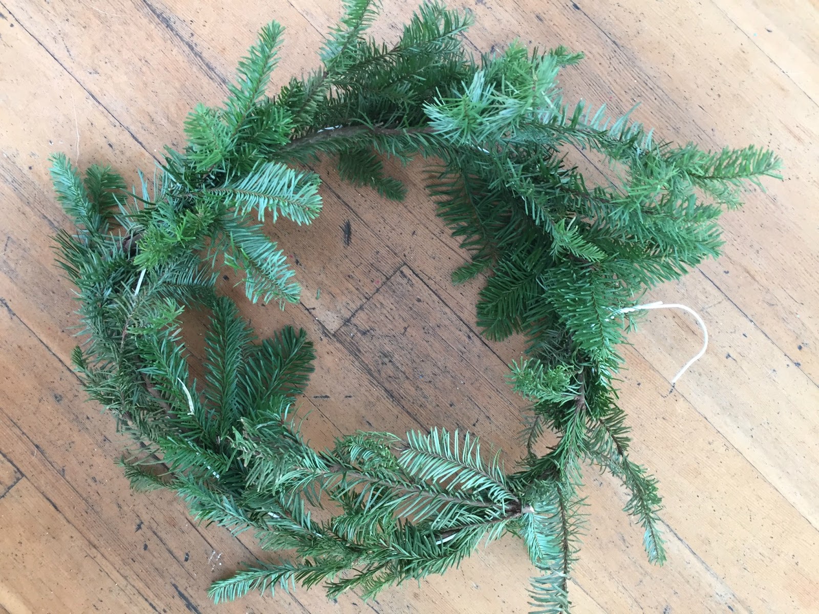 D.D.'s Cottage and Design Making a Fresh Wreath/Swag from Tree Trimmings