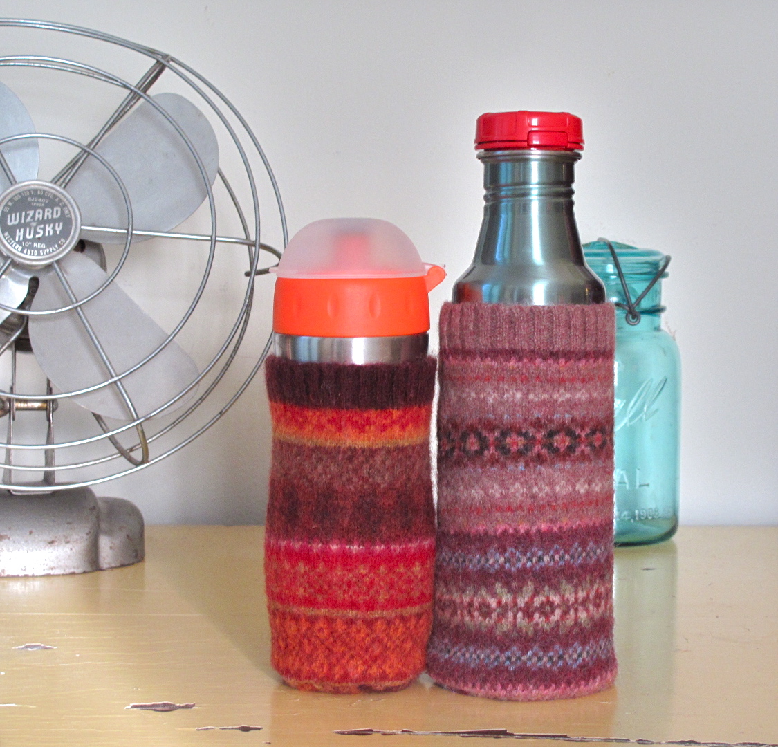 Resweater It's Tutorial Tuesday! Make an insulated water bottle cozy!