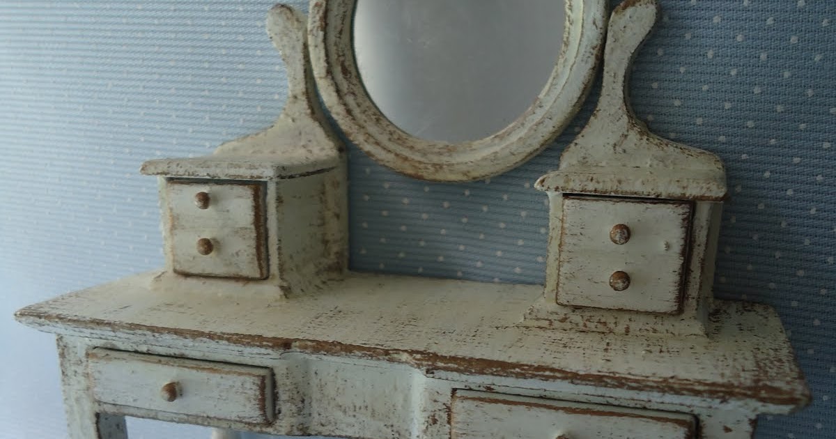 Un pequeño mundo: ¡Una gran ilusión!: El tocador antiguo y viejo de la