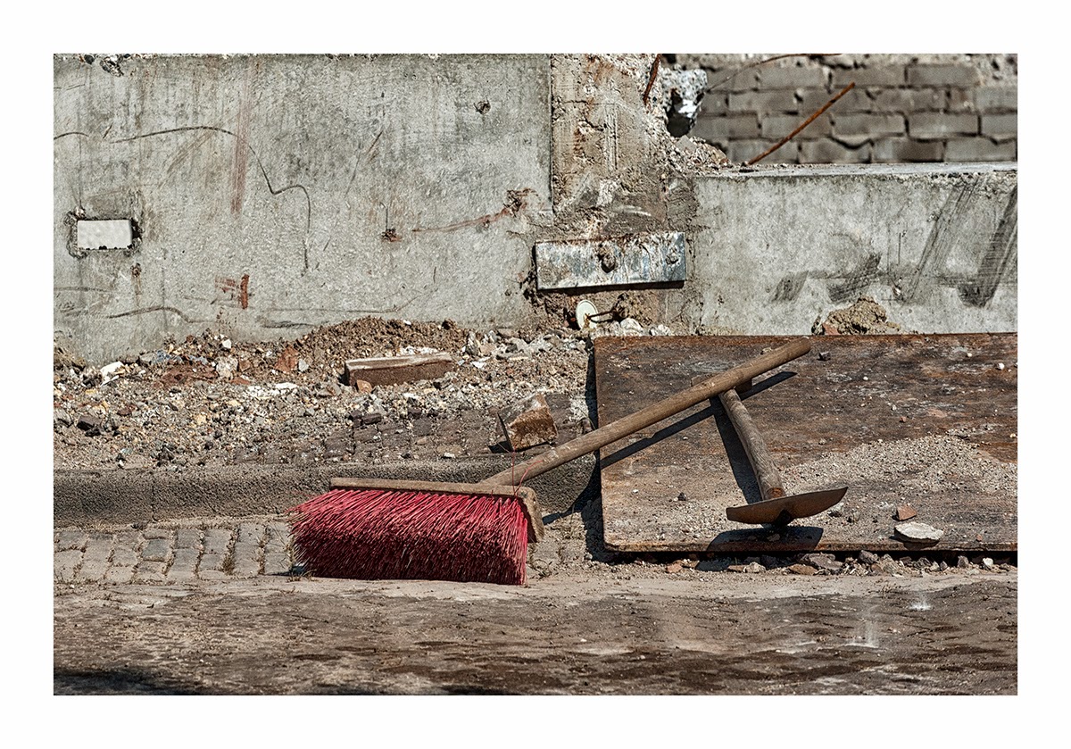 Susanne Stoop visual arts The broom and the spade