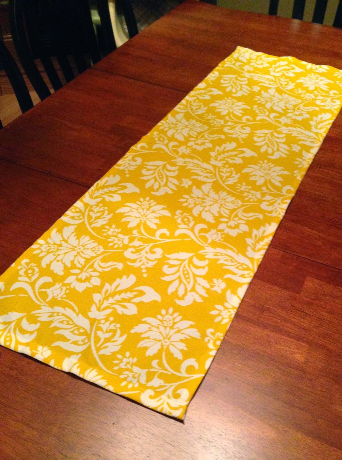 The Crazy Crafty Mom DIY EASY Table Runner