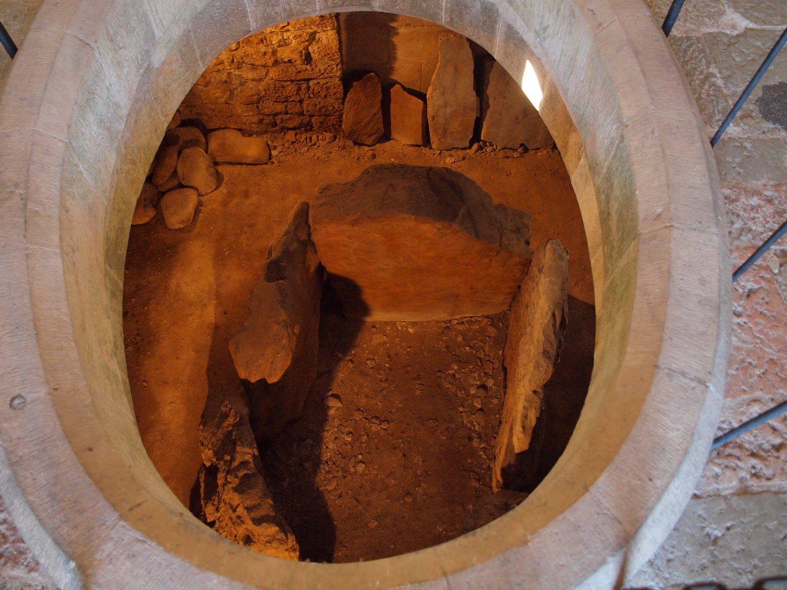 MONTEJUAN Dolmen de Santa Cruz (Cangas de Onís)