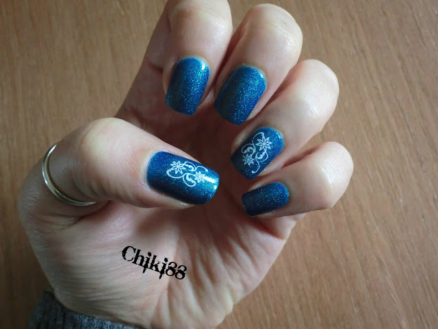 Nail art - Turquoise - foto con luce naturale