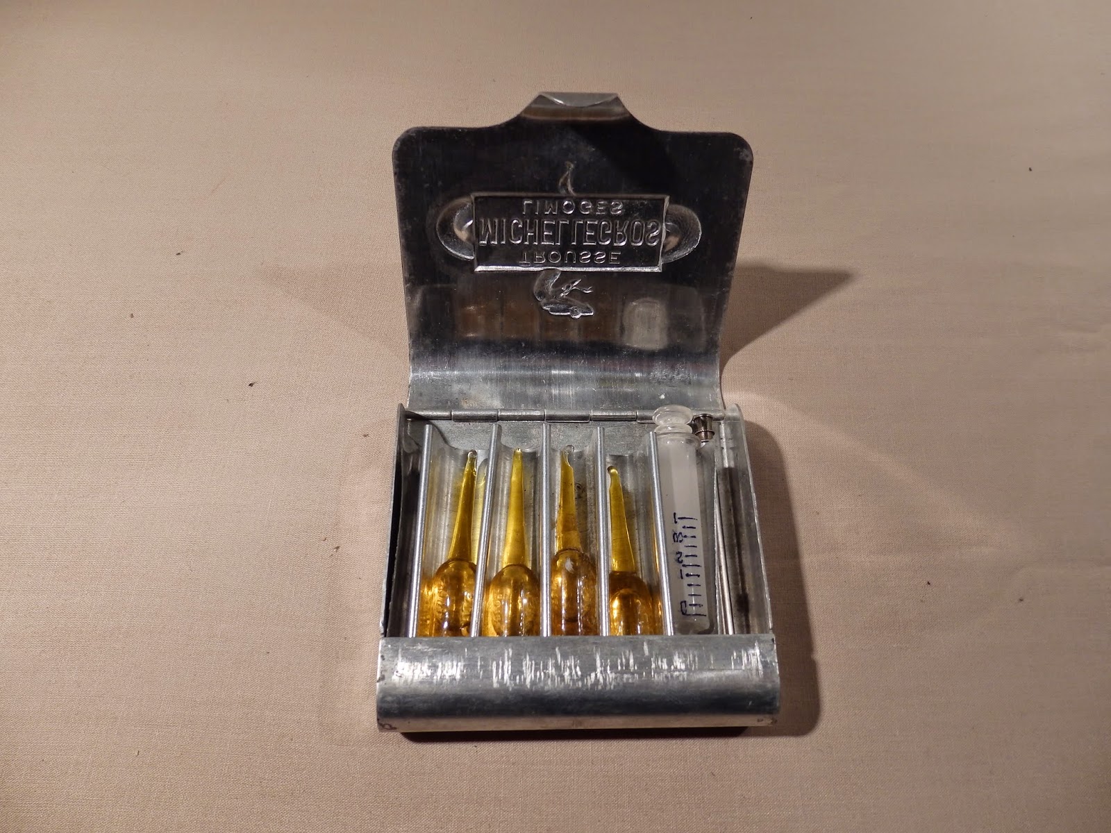 HUNGERFORD ARCADE ANTIQUES & COLLECTABLES: Pocket Anti-Venom Kit