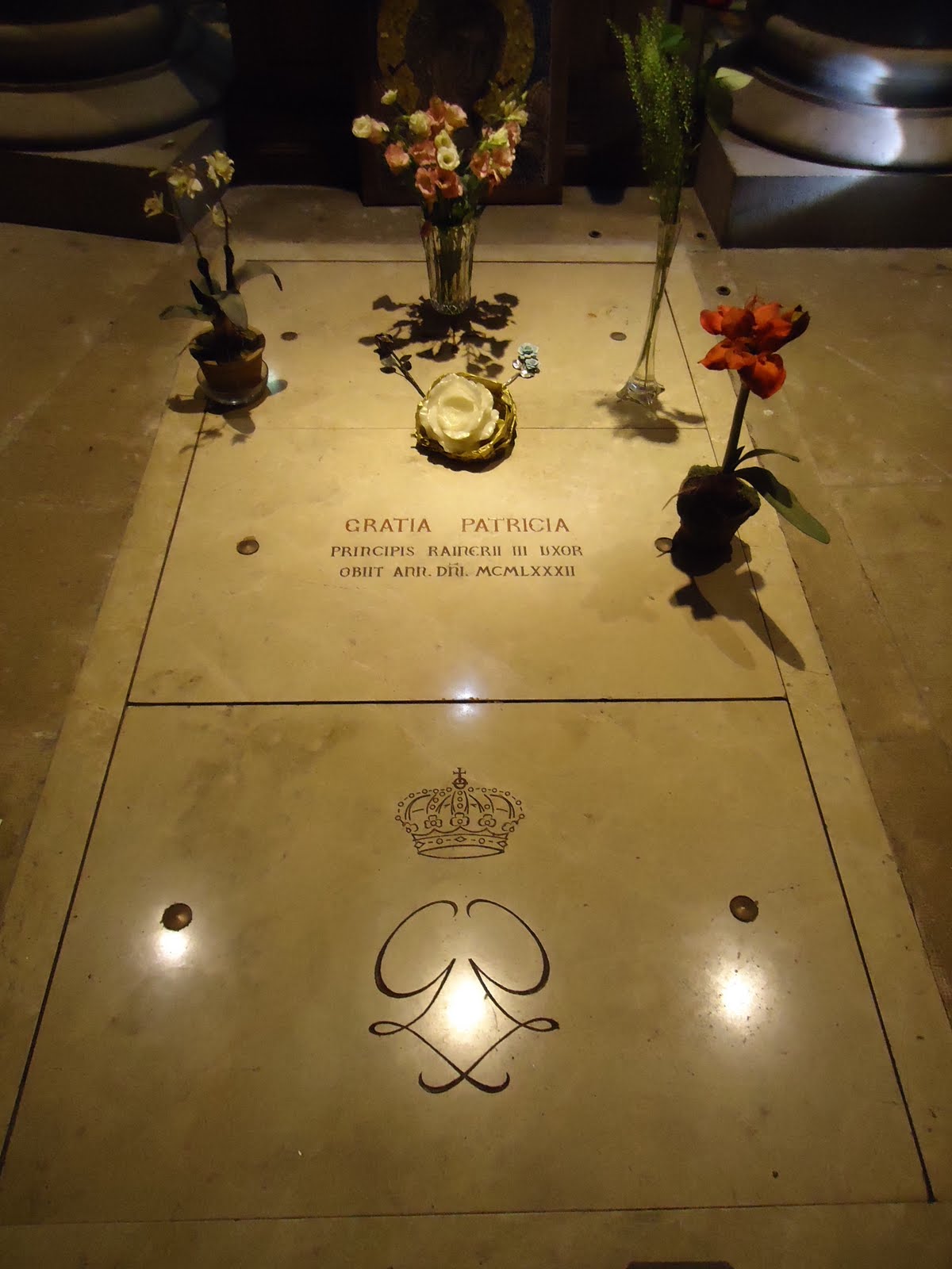 Tumba de Grace Kelly TUMBAS DE FAMOSOS