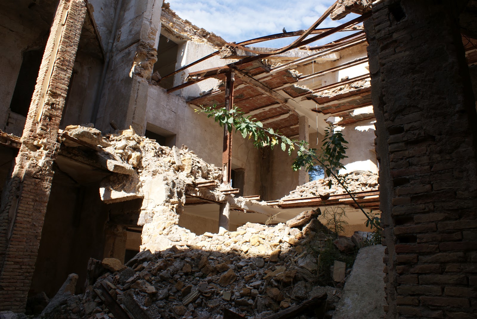 El Orfanato/ Sanatorio del Valle Perdido (Murcia). - DESPANTONARTE