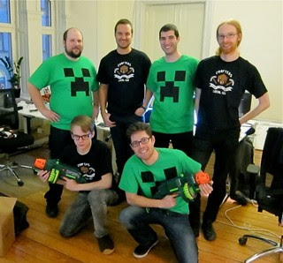 Documental sobre Mojang, la compañía detrás de Minecraft Mojang_creeper_shirts+%25281%2529
