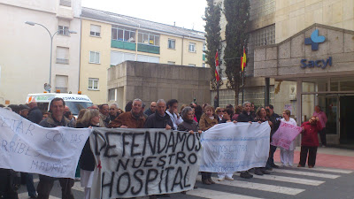 Protestas frente al hospital  Bejarano