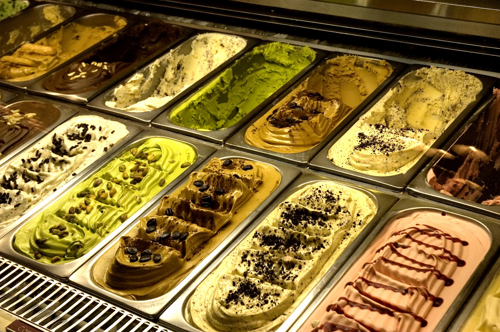 DUDE FOR FOOD Side Views Walking the Strip